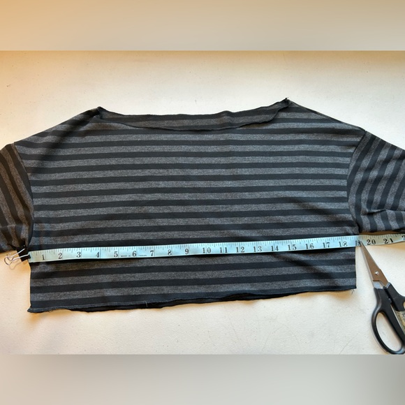 Black & Grey Striped Off the Shoulder Cropped Top Blouse Woman’s Juniors Small - Picture 5 of 6